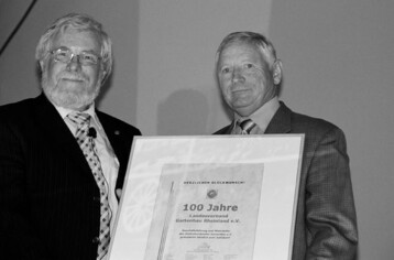 Hatten gut Lachen: Heinrich Hiep und Karl Zwermann bei der 
Jubilumsveranstaltung 