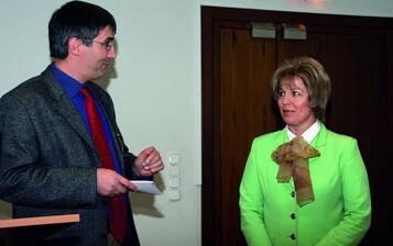 DEGA-Redakteur Christoph Killgus bergibt das Wort an Prof. Dr. Milka Glavendekic von der Forstfakultt der Universitt Belgrad 	