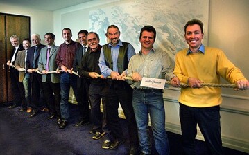 Die grtnerischen Verbnde in der Schweiz wollen knftig an einem Strang ziehen (von links): Antoine Berger, Prsident 
VSG, Reto Sthli, Vizeprsident VSG, Hans Jrg von Dach, 
Vizeprsident VSB, Michel Meylan, Prsident VSB, Daniel 
Gallay, Vorstandsmitglied AHSR, Olivier Mark, Prsident AHSR, Walter Gass, Vorstandsmitglied GCV, Jrg Hirt, Prsident VSFB, Markus Kressibucher, Vizeprsident VSFB, und Erwin Meier, Prsident GCV	