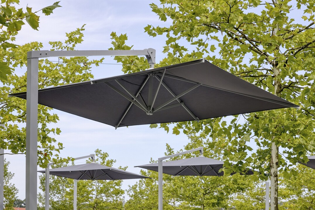 Das hochwertige Acryl-Tuch bietet einen zuverl�ssigen UV-Schutz 50+ und bleibt auch bei intensiver Sonneneinstrahlung farb- und wetterbest�ndig.