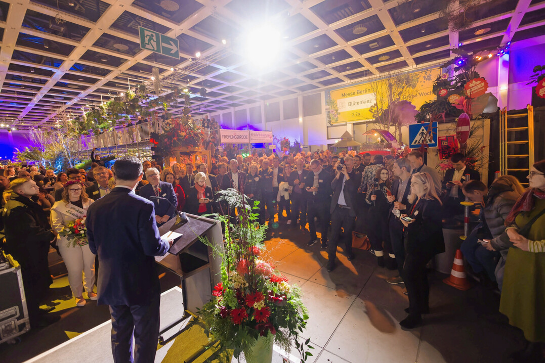 Rund 800 Gste waren der Einladung von ZVG und Landgard zum Blumenhallenempfang auf der Grnen Woche 2025 gefolgt.