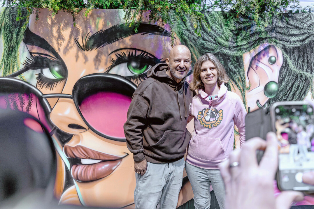 Gartenprofi und Reality-TV-Star Detlev Steves bernahm das Kommando in der Blumenhalle und erreichte mit seinem Video in krzester Zeit rund 80.000 Menschen online. 