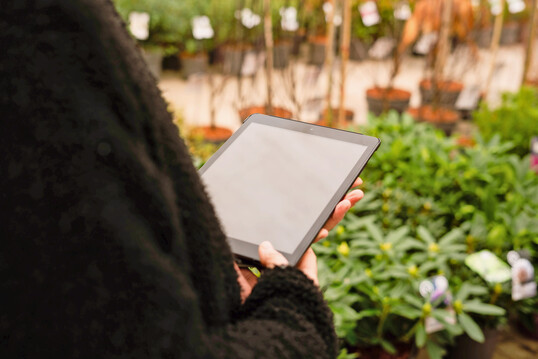 Mit einer App auf dem Tablet knnen Kunden vor Ort Bestellungen aufgeben, die automatisch ins System bertragen werden.