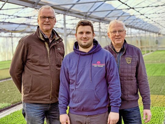 Ulrich Hger (links) und Horst Marohn (rechts) geben den Betrieb vertrauensvoll in die Hnde von Jan de Vries (Mitte).