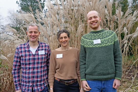 Die Insektenexperten und Partner des Bundes deutscher Staudengärtner. Von links: Henri Greil, JKI Braunschweig, Jessica Gabler, TH OWL Höxter und Felix Bossong, JKI Braunschweig.