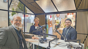 Mariel Kleeschulte und Ron Richter (rechts) schwimmen erfolgreich vor dem Strom, wagen mit ebenso viel berzeugung wie Mut Neues und setzen branchenrelevante Trends. Links Peter Menke (NED.WORK).