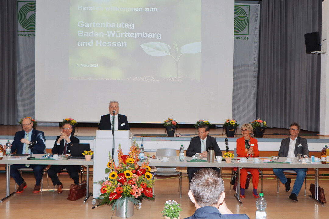 In Heidelberg fand der erste Gartenbautag Baden-Wrttemberg und Hessen statt. Mit dabei: Landesminister Peter Hauk (dritter von rechts).