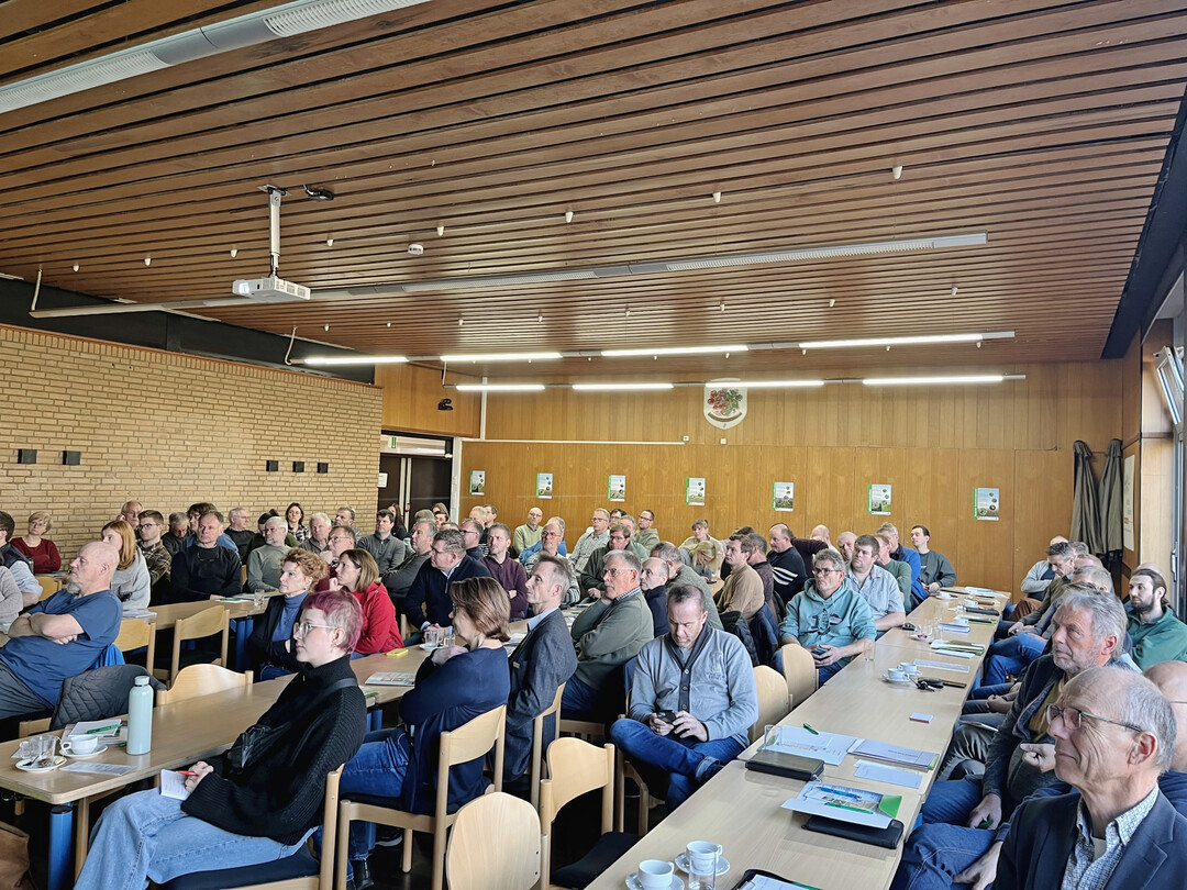 Voll besetztes Haus beim Schnittblumentag in Straelen 2024.