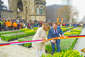 Die niederlndische Botschafterin Hester Somsen und Arjan Smit, Vorsitzender der TPN, erffnen den TulipDay Berlin.