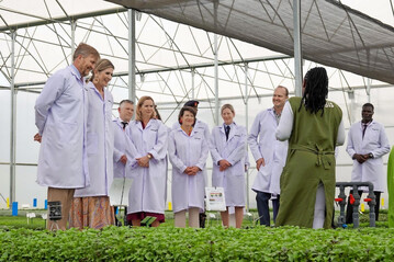Im Rahmen ihres Staatsbesuchs besuchten Seine Majestt Knig Willem-Alexander und Ihre Majestt Knigin Mxima der Niederlande am 19. Mrz 2025 Florensis Kenia.