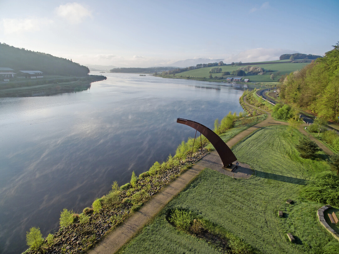 Nahe Furth liegt das Naherholungsgebiet Drachensee mit Aussichtsplattform.