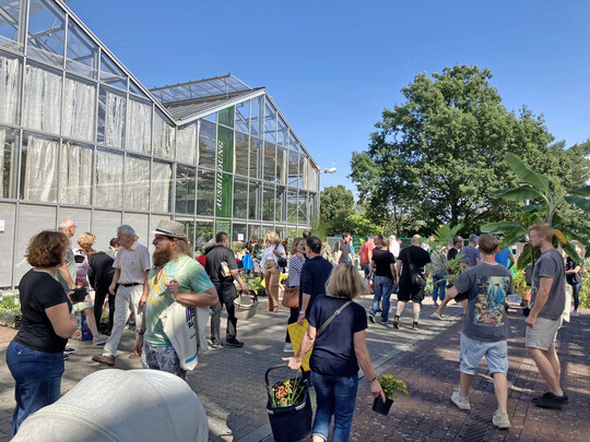 Am Sonntag, dem 27. April 2025 findet wieder die Frhjahrspflanzenbrse 2025 im Botanischen Garten der Heinrich-Heine-Universitt Dsseldorf statt.