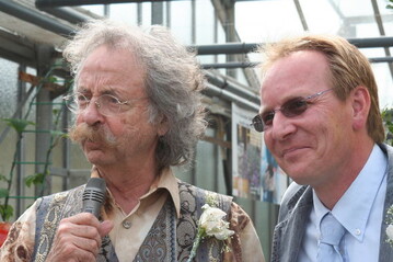TV-Moderator Jean Ptz (links) und Jrgen Herrmannsdrfer, Vorsitzender des Bundesverbands der Einzelhandelsgrtner