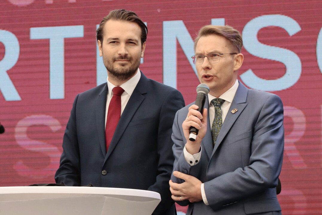 Beispiel fr kommunale Kooperation: Adrian Sonder (links), Oberbrgermeister der Stadt Freudenstadt, und Michael Ruf, Brgermeister der Gemeinde Baiersbronn.