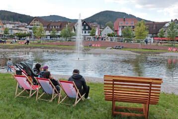 Der Schelklewiesenweiher in Baiersbronn ist einer der landschaftsgestaltenden Hhepunkte der Gartenschau. Die Ufervegetation entwickelt sich noch.