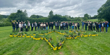 Mit dem Natur-Kunstwerk Beedabei LUGA 2025  Kompass MegaStern wurde im Arboretum auf der LUGA 2025 in Ettelbruck ein kraftvolles Zeichen fr gelebte europische Zusammenarbeit und gemeinsamen Artenschutz gesetzt.