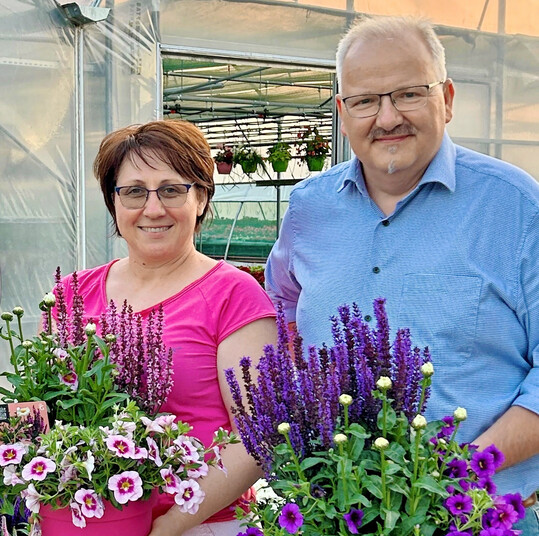 In Rumänien: Márta Szabó, ERMA Flori und Michael Ungethüm, Verkaufsleiter, Elsner pac.