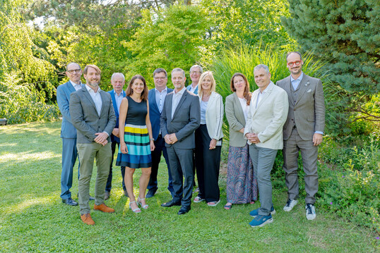 Vorstand und Aufsichtsrat der Gartenbau-Versicherung. Neu in den Aufsichtsrat gewhlt wurde Monika Kstlin (3. von rechts).