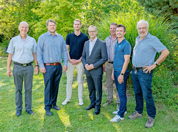 Aufsichtsratsvorsitzender Frank Werner mit den neuen oder in neuer Funktion gewhlten Mitgliedervertretern. Von links: Dieter Schweizer, Mathias Scheffler, Sebastian Klein, Frank Werner, Willy Enlin, Matthias Grokopf und der wiedergewhlte Klaus Schrg.