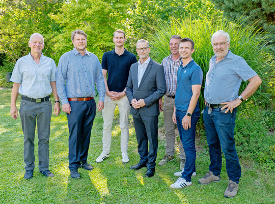 Aufsichtsratsvorsitzender Frank Werner mit den neuen oder in neuer Funktion gewhlten Mitgliedervertretern. Von links: Dieter Schweizer, Mathias Scheffler, Sebastian Klein, Frank Werner, Willy Enlin, Matthias Grokopf und der wiedergewhlte Klaus Schrg.