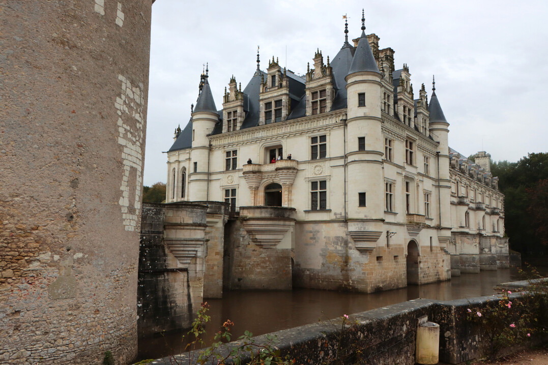 Blick vom Springbrunnengarten zum Schloss.