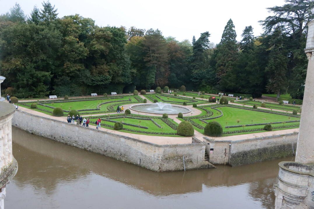 Der Springbrunnengarten hat seit Beginn des 20. Jahrhunderts italienischen Charakter.