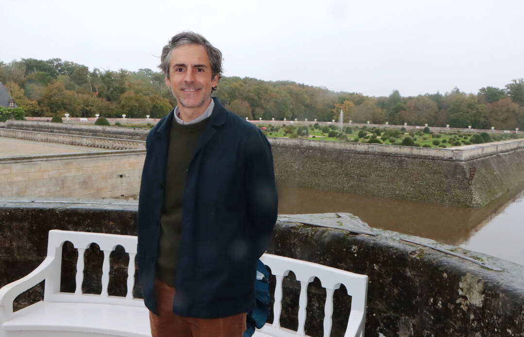 Der US-amerikanische Gartenexperte und Gartendesigner Nicholas Tomlan ist fr die konzeptionelle Arbeit in Chenonceau zustndig.