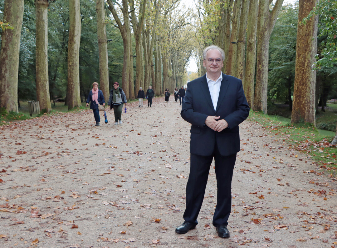 Ministerprsdient Reiner Haseloff in der groen Hauptallee von Chenonceau. 