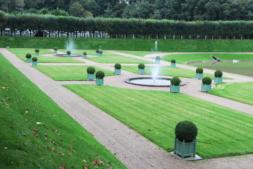 Der Wassergarten verleiht dem Ensemble eine ruhige Atmosphre.