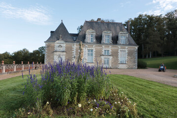 Das heutige Wohngebude in Valmer. Das frhere Schloss war bedeutend grer. Das Hauptgebude fiel 1948 einem Brand zum Opfer.
