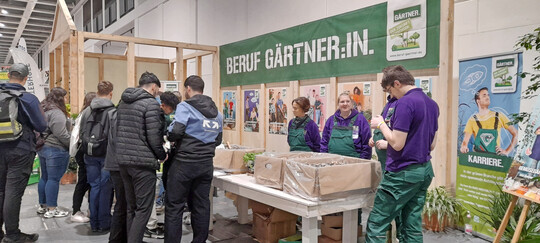 Im young generation hub stand das Thema Berufsorientierung im Mittelpunkt. Schlerinnen und Schler ab Klasse 8 bis zum Abitur konnten verschiedene Berufe, Ausbildungswege und Praktika kennenlernen. Die Auszubildenden stellten ihre Ttigkeiten selbst vor.