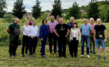 Von links: Carsten Gloria (Vizeprsident Landesverband Gartenbau Thringen), Beate Kber-Fleck (Hauptgeschftsfhrerin Thringer Bauernverband), Andreas Claus (Prsident Weinbauverband Saale-Unstrut), Dr. Klaus Wagner (Prsident Thringer Bauernverband), Colette Boos-John (Thringens Landwirtschaftsministerin), Marcus Malsch (Staatssekretr im Thringer Landwirtschaftsministerium), Thomas Unger (Thringer Landwirtschaftsministerium), Ulrich Haage (Prsident Landesverband Gartenbau Thringen), RA Martin Hirschmann (Thringer Bauernverband), Anne Buhlau (Thringer Landwirtschaftsministerium), Volker Rnigk (BdB Landesverband Thringen) Joachim Lissner (Geschftsfhrer Landesverband Gartenbau Thringen), Wilhelm Schfer (Vorsitzender der Fachgruppe Obstbau im Landesverband Gartenbau Thringen).