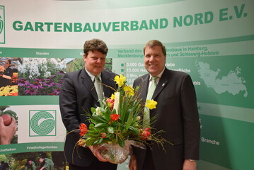 Vizeprsident Andreas Krger, Hamburg, (links) wurde einstimmig fr die zweite Amtsperiode wiedergewhlt. Dazu gratulierte ihm GVN-Prsident Andreas Lohff.