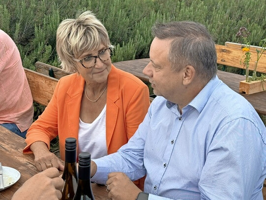ZVG-Prsidentin Eva Khler-Theuerkauf im Gesprch mit Ulrich Haage, Prsident des Landesverbands Gartenbau Thringen.