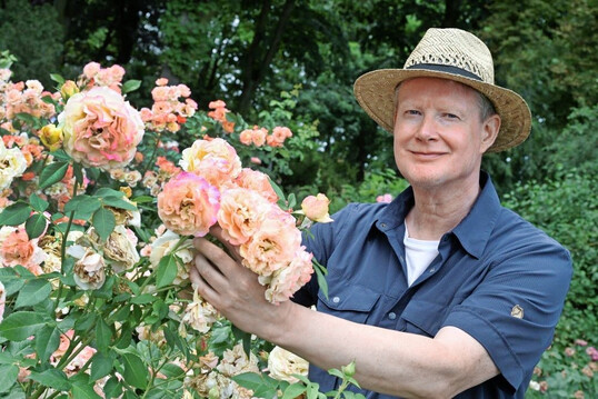 Thomas Hawel, Gartenbauingenieur arbeitet 23 Jahre im Rosengarten und ist seit 2005 Leiter des Europa-Rosariums Sangerhausen.