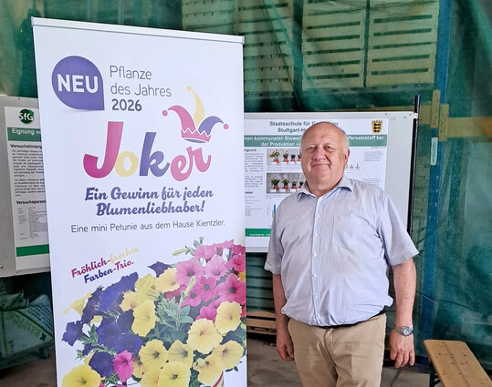 Jochen Reiss, Gartenbauverband Baden-Württemberg-Hessen, stellte „Joker“ als B&B-Pflanze des Jahres 2026 vor, eine als Trio gepflanzte Minipetunie von Kientzler. Er ging sowohl auf die gärtnerische Produktion als auch auf die Attraktivität für Endverbraucher ein und zeigte auf, wie gezielte Sortenwahl und Positionierung die Vermarktung stärken können.