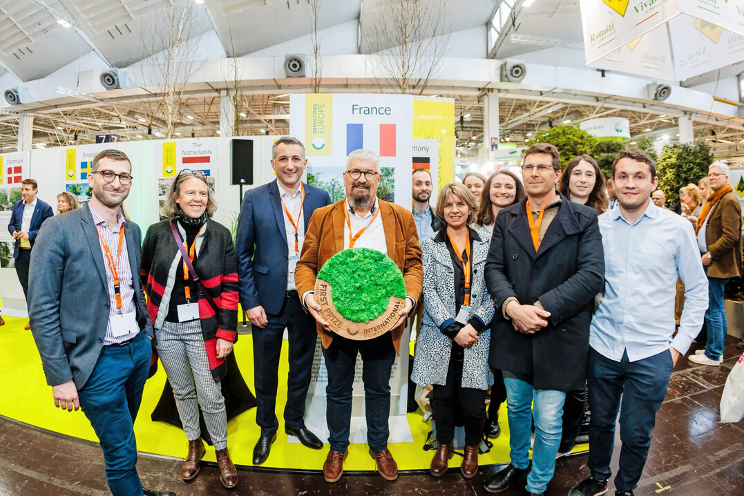 2024 gewann das Projekt Les Jardins de Pr Gaudry in Lyon den renommierten Green Cities Europe Award. Die Prmierung erfolgte auf der IPM Essen. 