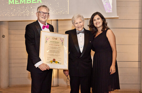 Karol Pawlak (Mitte) mit Fleuroselect-Prsident Marc Driessen und Generalsekretrin Ann Jennen.