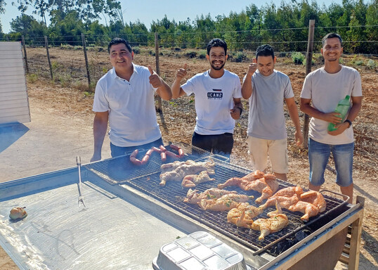 Ein Barbecue sorgte fr gute Stimmung am Erffnungstag.
