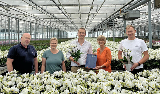 Grnen-Bundestagsabgeordneter Dr. Jan-Niclas Gesenhues bei Blumen-Rieke in Nordrhein-Westfalen