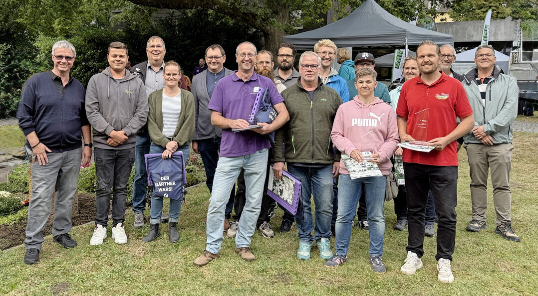 12 Teams beteiligten sich am Wettbewerb Es lebe der Friedhof!  2.0.