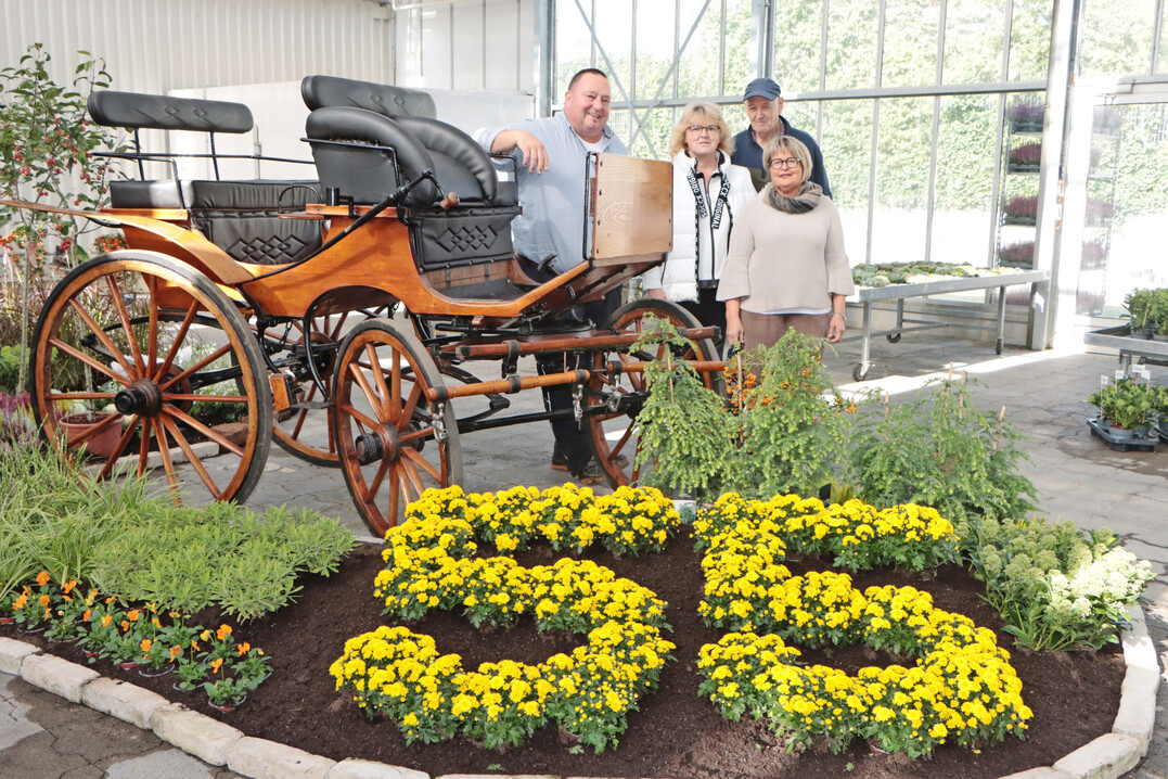 Freuen sich ber das Jubilum ihres Blumengromarkts (von links): Jrg Vatter, Geschftsfhrerin Andrea Speier, Adi Sinner und Sabine Riedlinger.