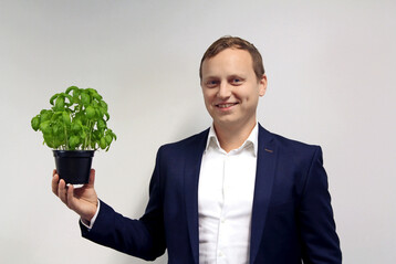 Mir ist es wichtig, dass Lehre praxisnah bleibt und die Studierenden frhzeitig den Transfer von theoretischem Wissen in konkrete Anwendungen erleben, sagt Dr. Andreas Gabriel, der zum 1. September 2025 auf die Professur Business & Management im Gartenbau und in der Lebensmittelwirtschaft an der Hochschule Weihenstephan-Triesdorf berufen wurde.