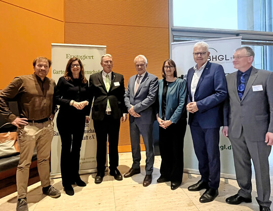 Unter der Schirmherrschaft von CSU-Agrarpolitiker Artur Auerhammer stand der Neustart der Gartenbauwissenschaften im Mittelpunkt des Parlamentarischen Frhstcks von BHGL und DGG im Deutschen Bundestag.