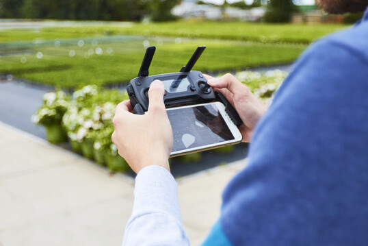 Mit Drohnen können Gärtner Pflanzenbestände kontrollieren und Veränderungen frühzeitig erkennen.