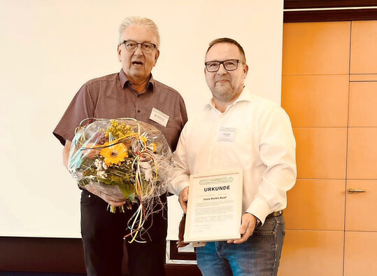 Hans Martin Ruof (links) ist nun FvRH-Ehrenmitglied, hier mit Frank Hutzel.