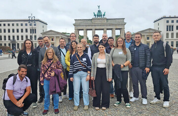 Kurzer touristischer Zwischenstopp vor dem Brandenburger Tor.