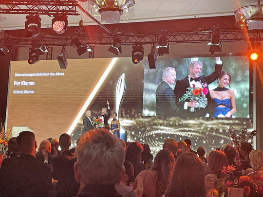 „Diese Auszeichnung berührt mich sehr, denn ich sehe sie auch als Anerkennung für mein Team weltweit und auch für meine Eltern, die mir das Vertrauen schenkten, Selecta weiterzuführen und weiterzuentwickeln.“, sagte Per Klemm bei der Preisverleihung in Berlin.