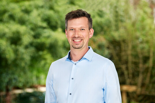 Janos Bay verantwortet bei der Gartenbau-Versicherung seit 1.November 2025 die Leitung des Außendienstes Deutschland.