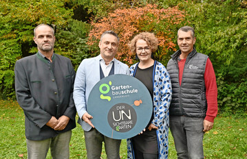 Von links: Gartengestalter Helmut Schieder, Direktor Andreas Kovac, Bildungs-Landesrätin Christiane Teschl-Hofmeister und Betriebsleiter Christian Kittenberger.